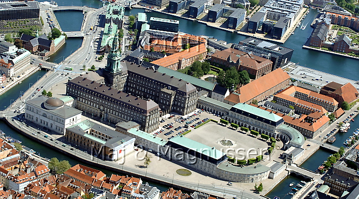 koebenhavn-slotsholmen-christiansborg-luftfoto-0126.jpg