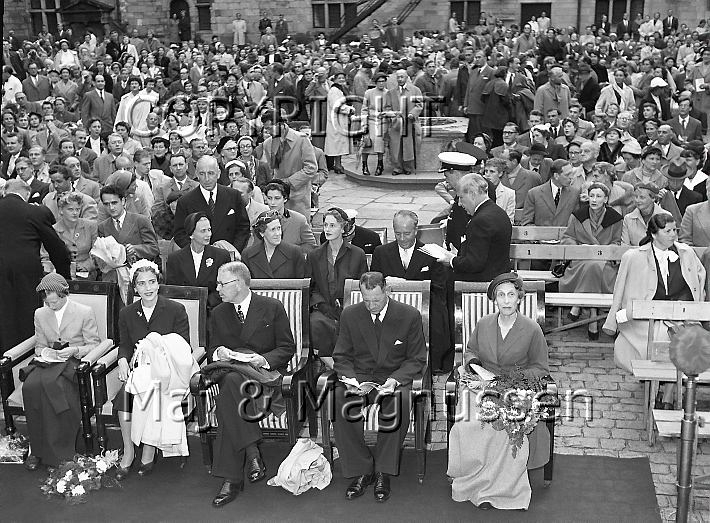 kongefamilie-publikum-kronborg-hamlet-1954.jpg